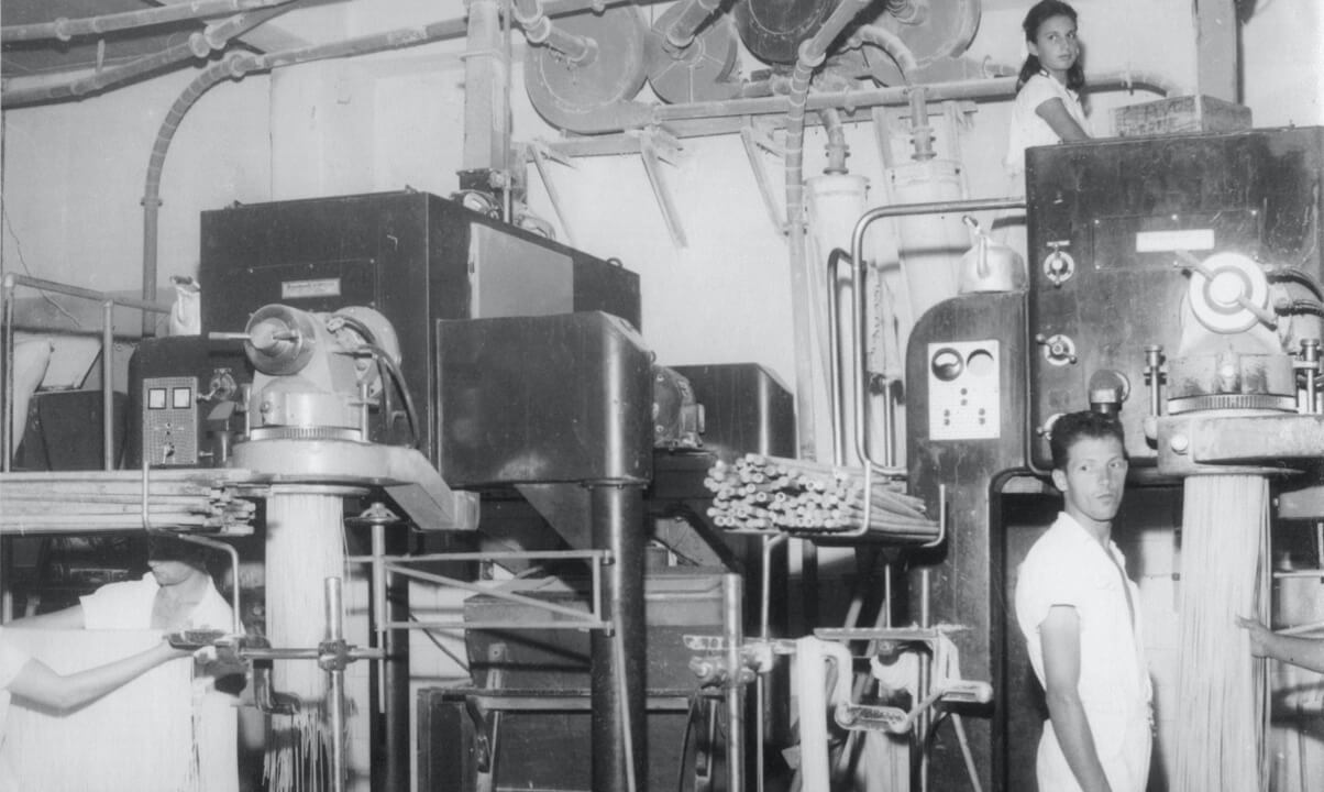 Fotografia Selmi factory consolidates in Brazil in 1921
